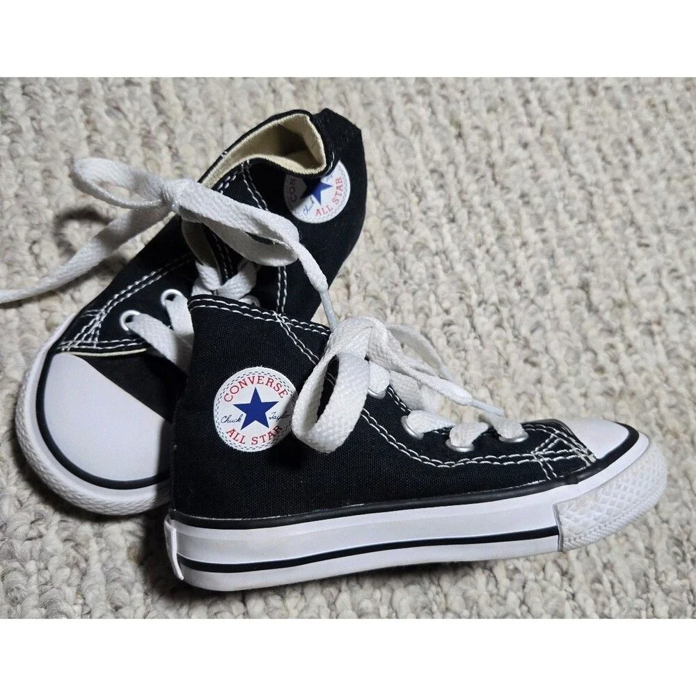 Converse Kids Chuck Taylor All Star Black White Youth size 6